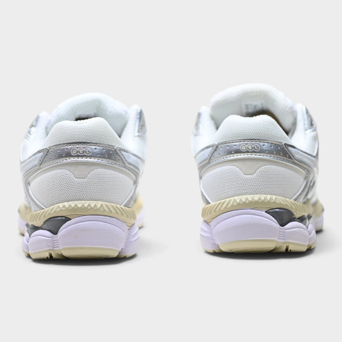 ASICS GEL-Cumulus 16 Men’s Retro SportStyle Trainers