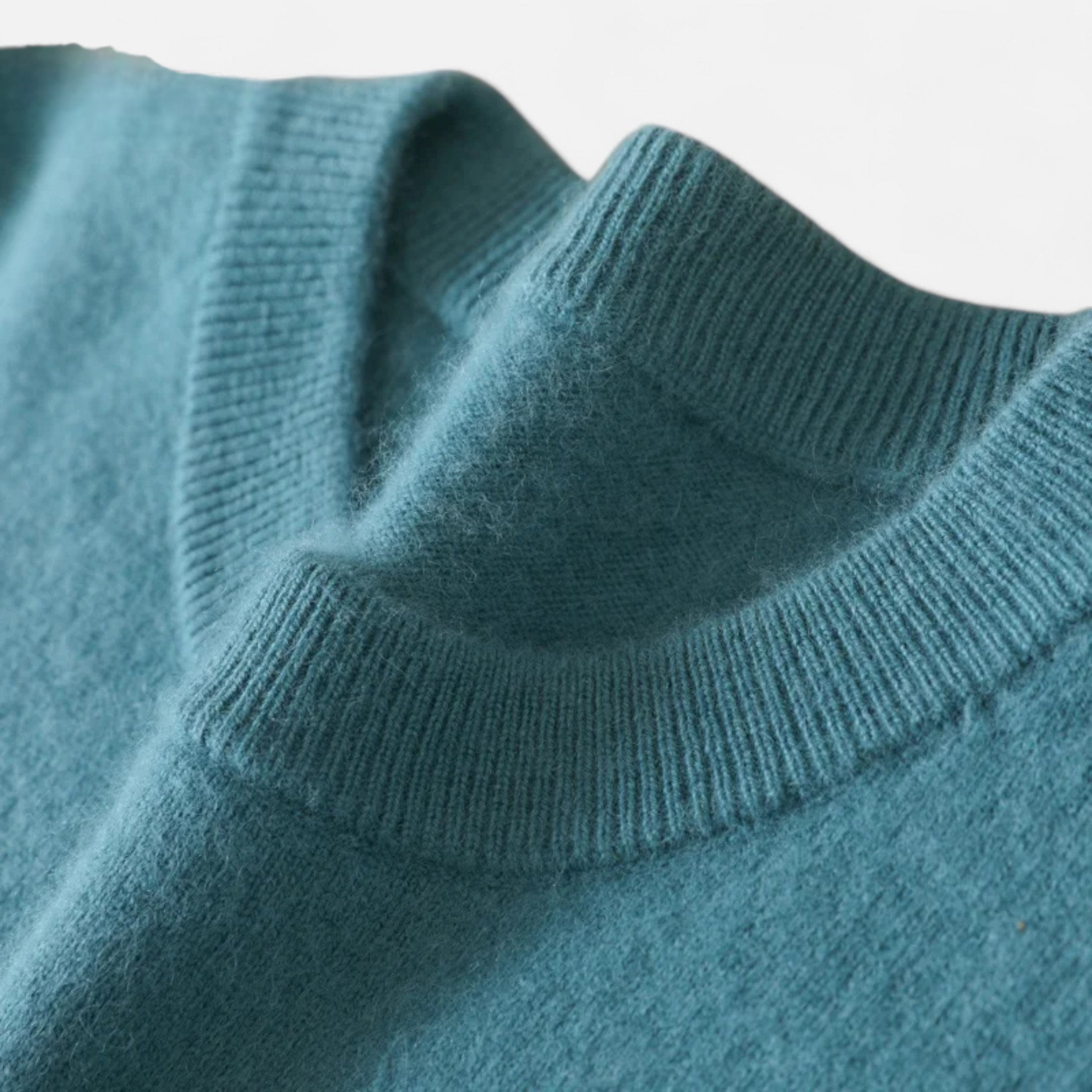 Men’s Timeless Heritage Knit Cashmere Sweater for Cold Weather