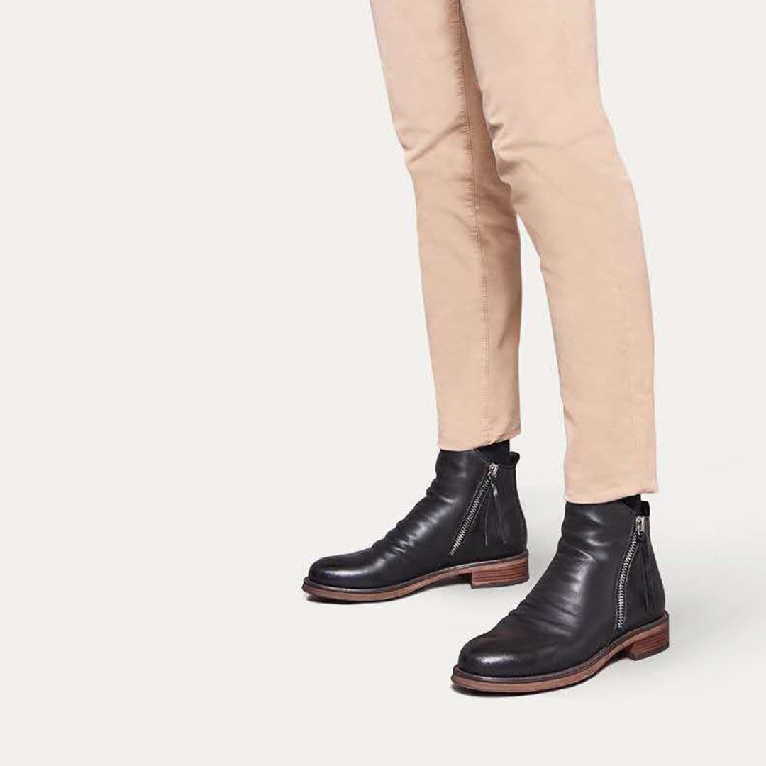 Casual Sleek Leather Zip Men’s Boots for Everyday Wear
