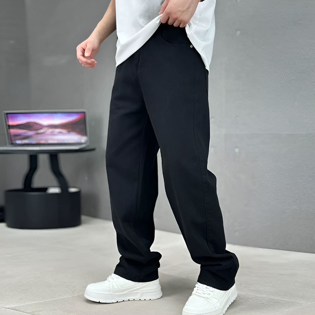 Men’s Classic Straight‑Leg Jeans with Modern Pockets