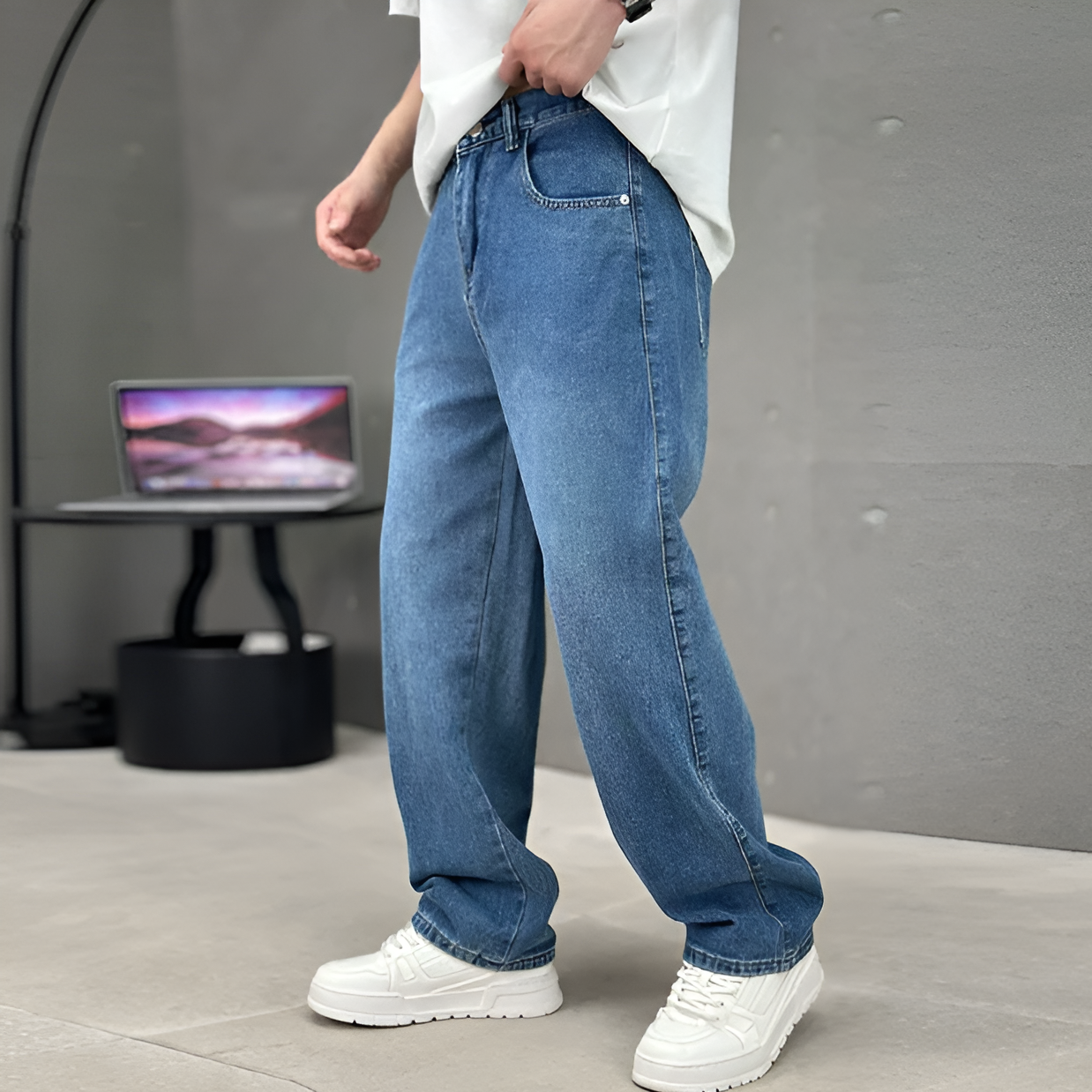 Men’s Classic Straight‑Leg Jeans with Modern Pockets
