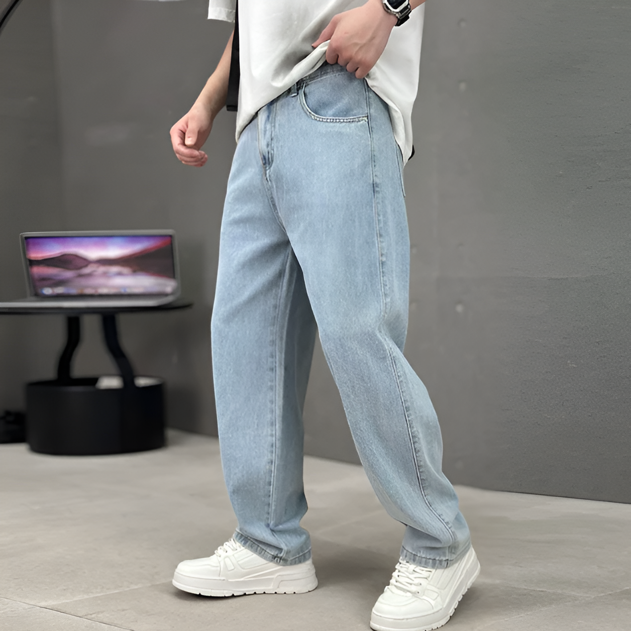 Men’s Classic Straight‑Leg Jeans with Modern Pockets